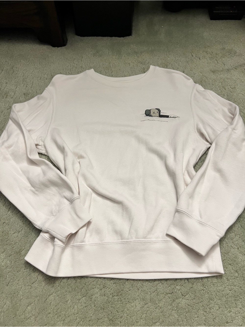EUC Uniqlo x KAWS Kids White Crewneck Sweatshirt (11-12)